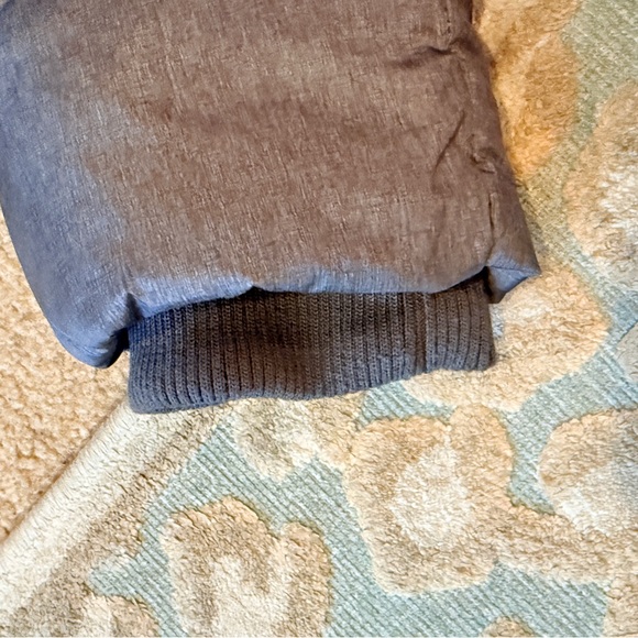 GAP women’s Metallic Gray Puffer Jacket - Picture 4 of 9